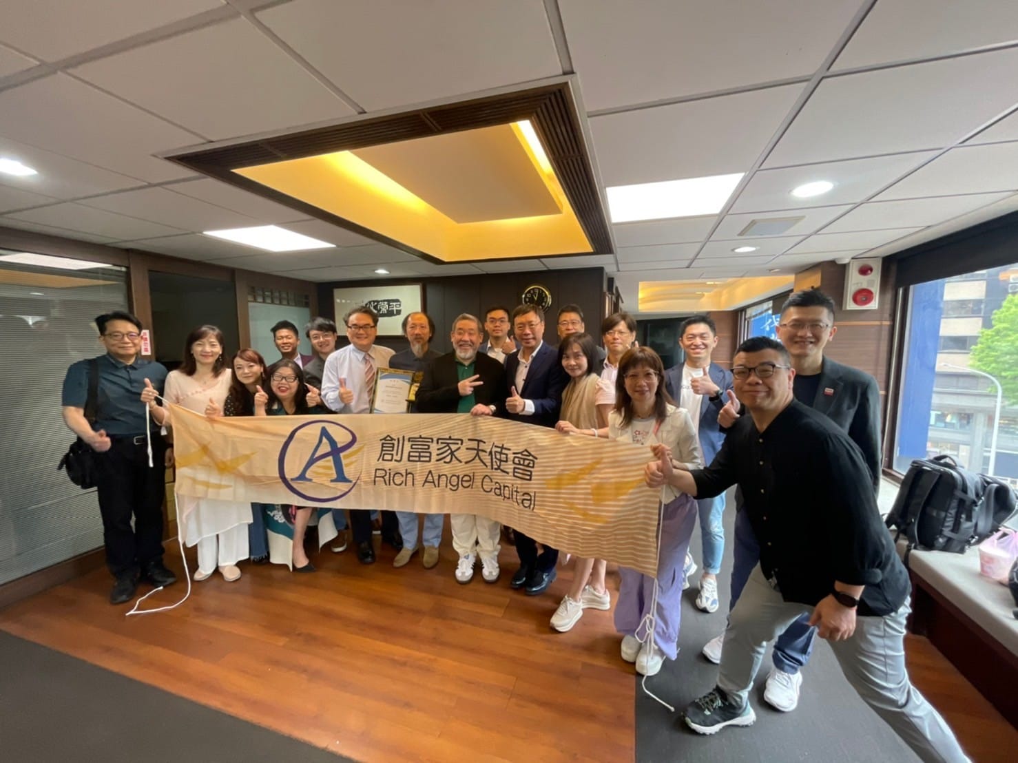 企業考察全體合影